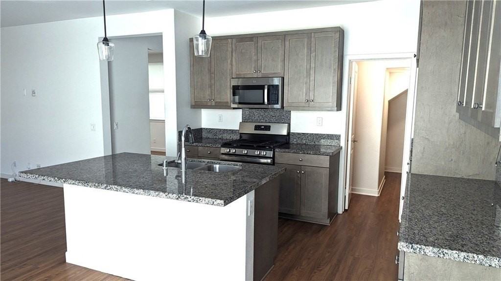 7449 Channel View St - Photo 5 of 29