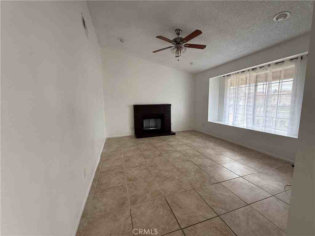 25274 Woodcreek Ct - Photo 6 of 27