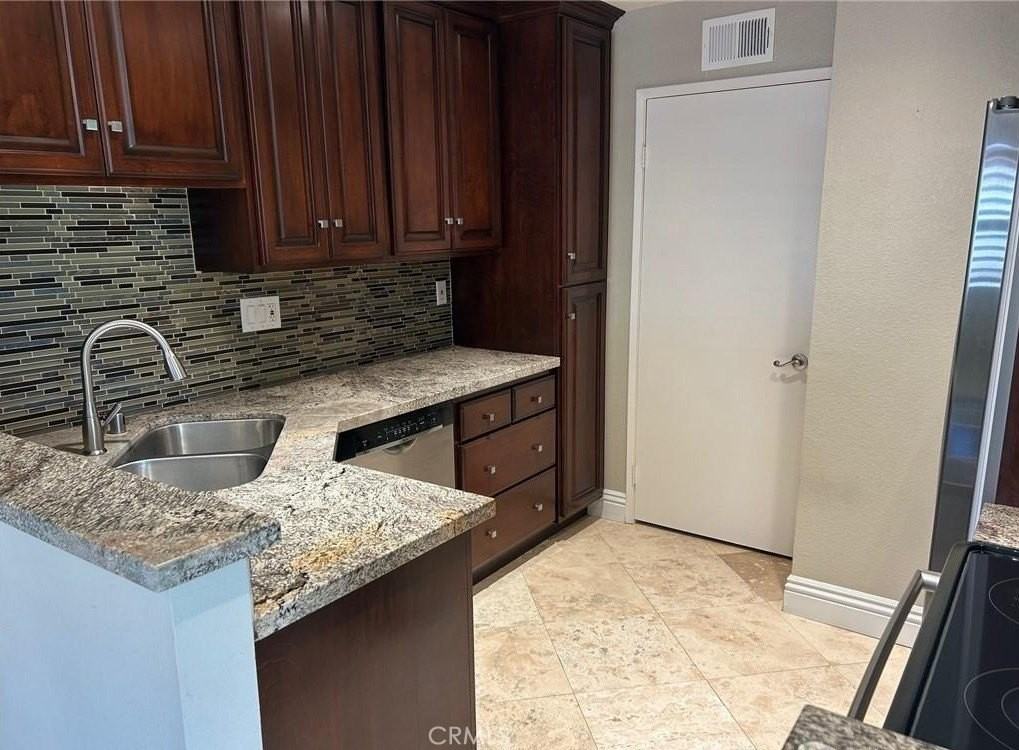 214 Villa Point Dr - Photo 4 of 8