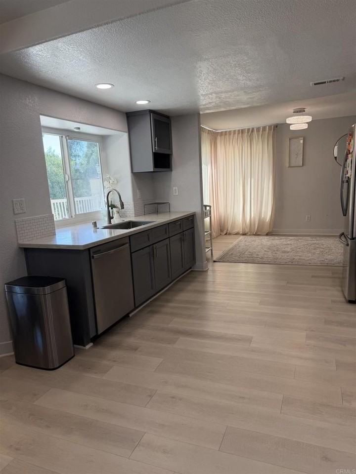 10221 Greenleaf Rd - Photo 4 of 16