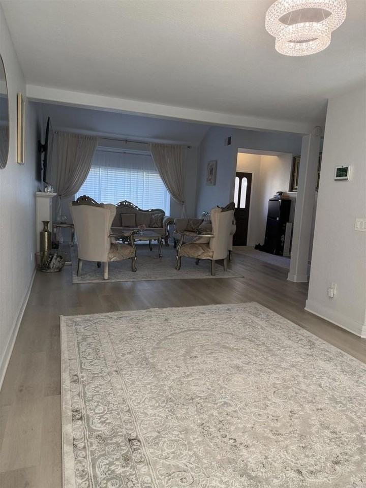 10221 Greenleaf Rd - Photo 5 of 16