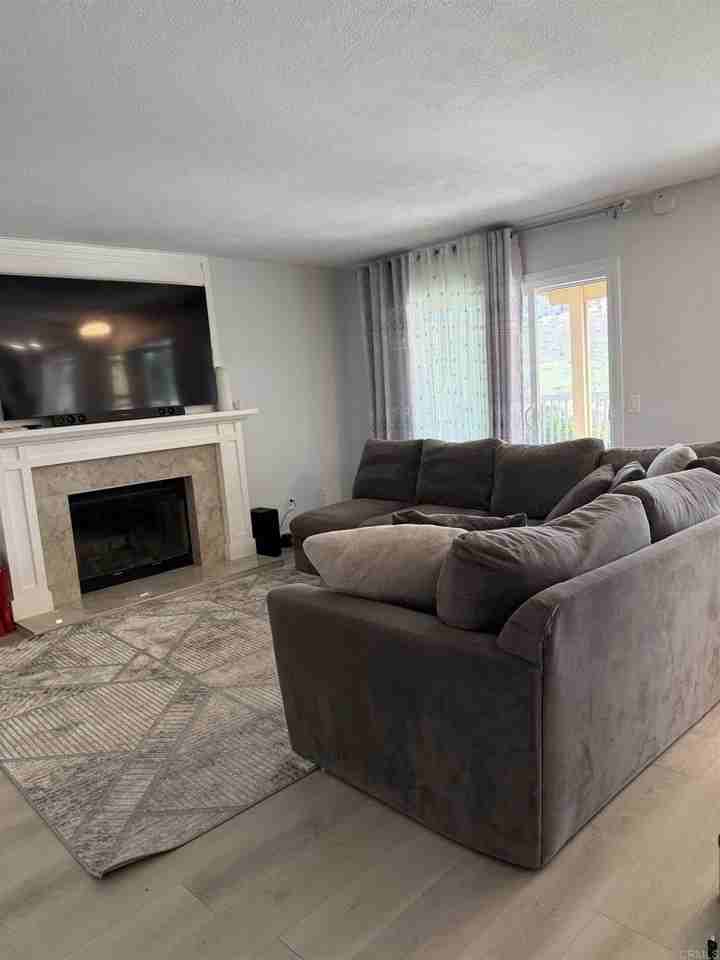 10221 Greenleaf Rd - Photo 6 of 16