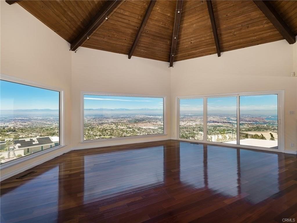 3311 Crownview Dr - Photo 4 of 21