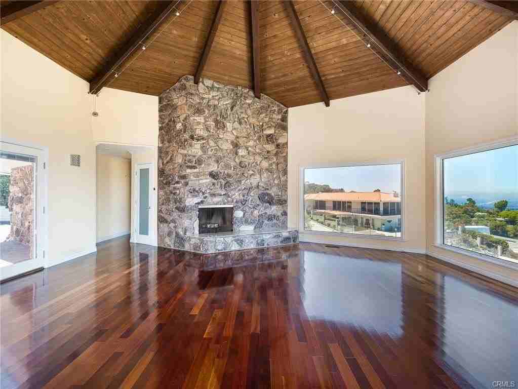 3311 Crownview Dr - Photo 6 of 21