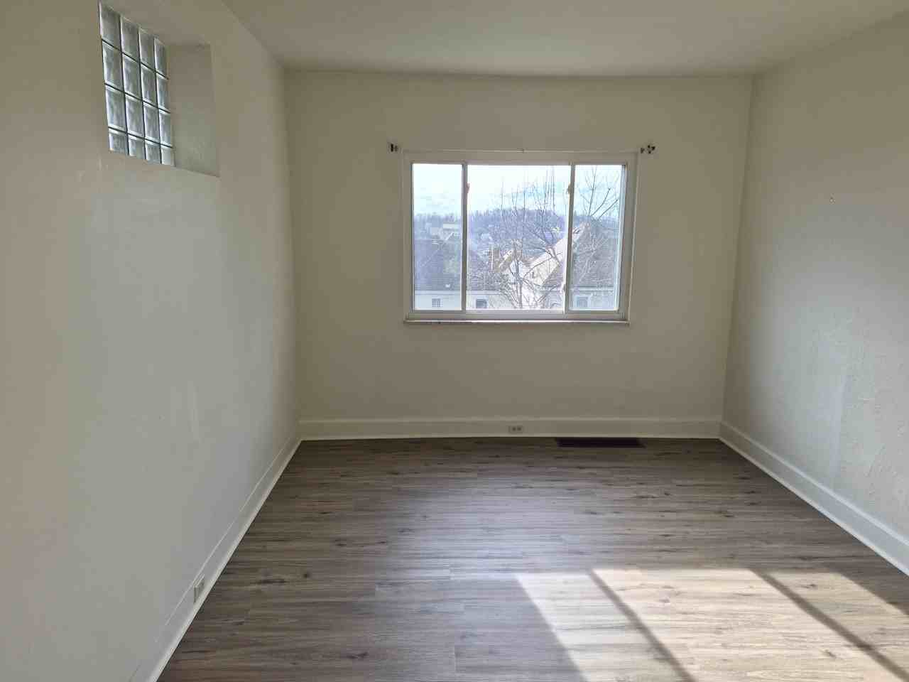 1410 Beechview Ave #1 - Photo 3 of 9