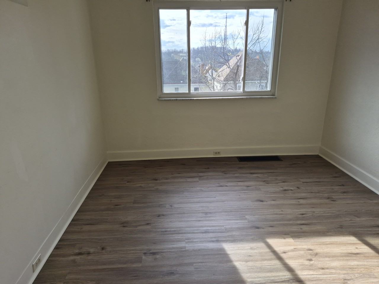 1410 Beechview Ave #1 - Photo 4 of 9