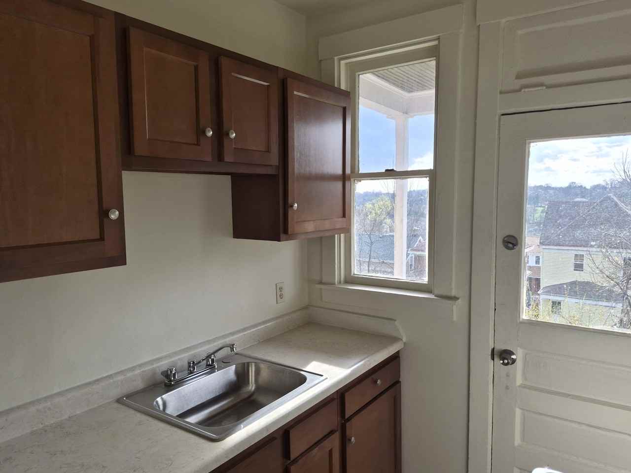 1410 Beechview Ave #1 - Photo 5 of 9