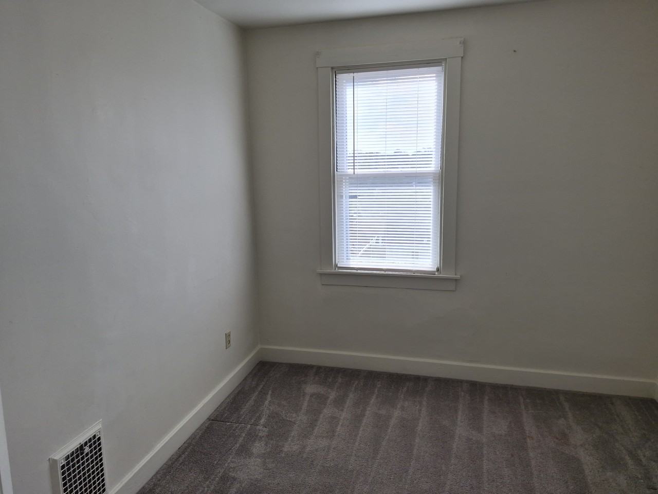 1410 Beechview Ave #1 - Photo 6 of 9