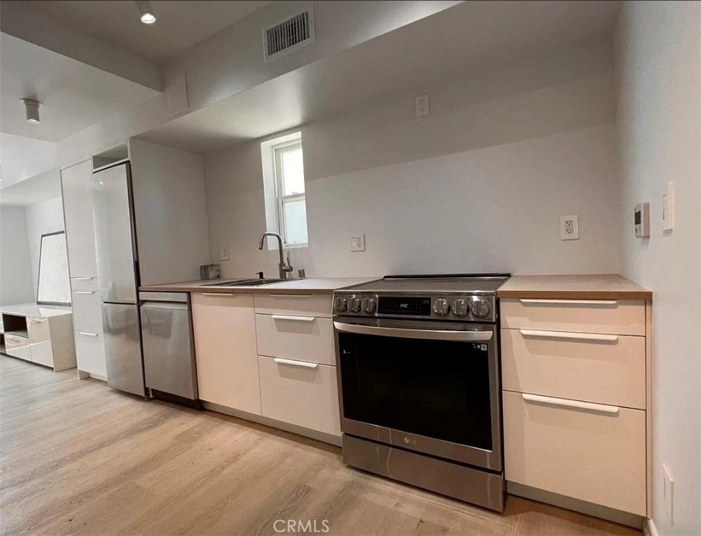 2686 Greenfield Ave - Photo 5 of 23