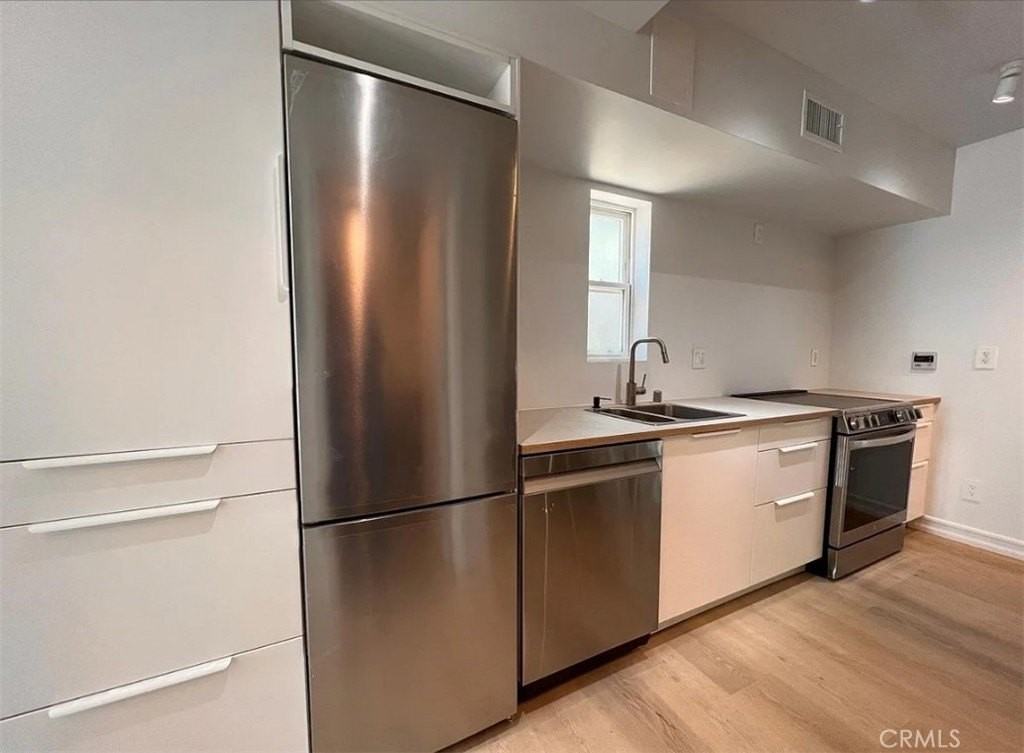 2686 Greenfield Ave - Photo 6 of 23