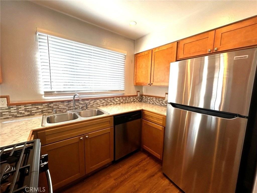 14931 Magnolia Blvd #1 - Photo 4 of 15