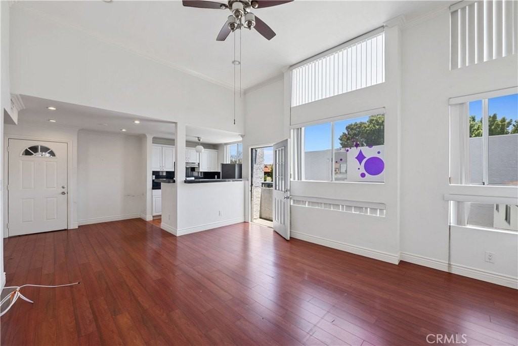6042 Barton Ave - Photo 2 of 7