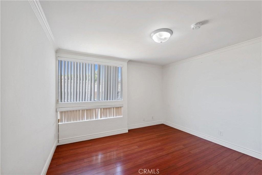 6042 Barton Ave - Photo 4 of 7