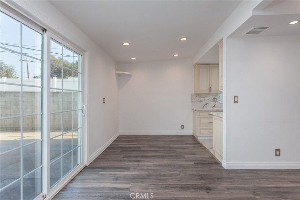 9502 Laurel Canyon Blvd - Photo 7 of 36