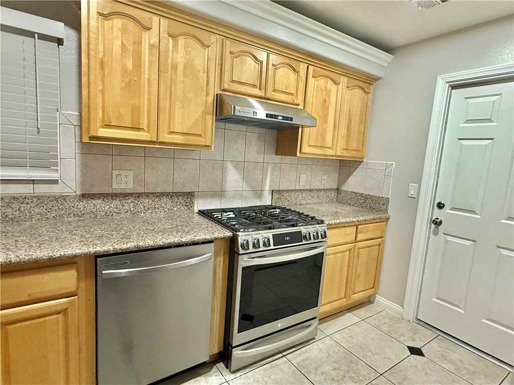 930 S Charlotte Ave #A - Photo 6 of 19