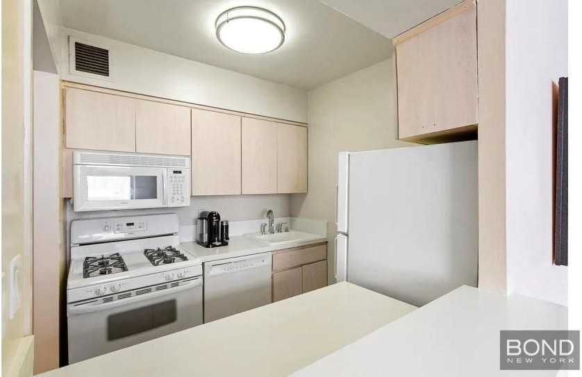 301 E 45th St - Photo 3 of 8