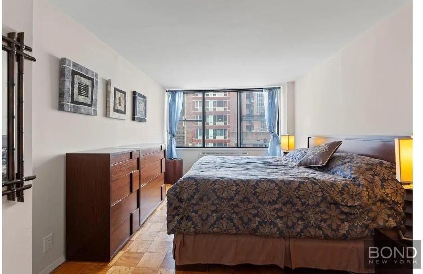 301 E 45th St - Photo 4 of 8