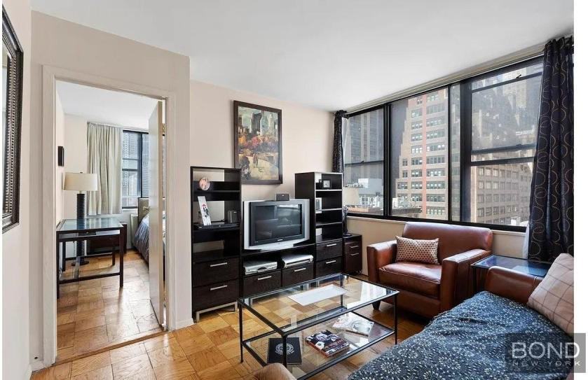 301 E 45th St - Photo 6 of 8