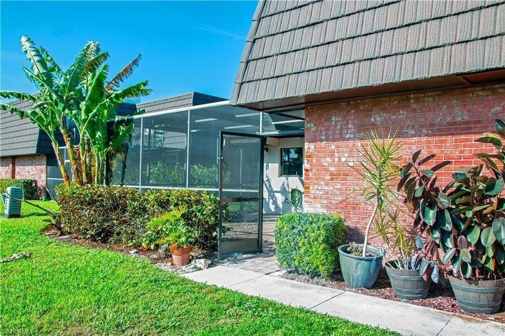 148 Lake Point Ln - Photo 2 of 17