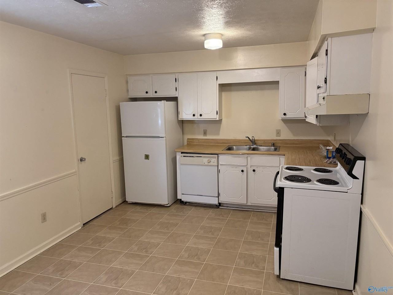 6204 Menifee Dr Nw - Photo 3 of 10