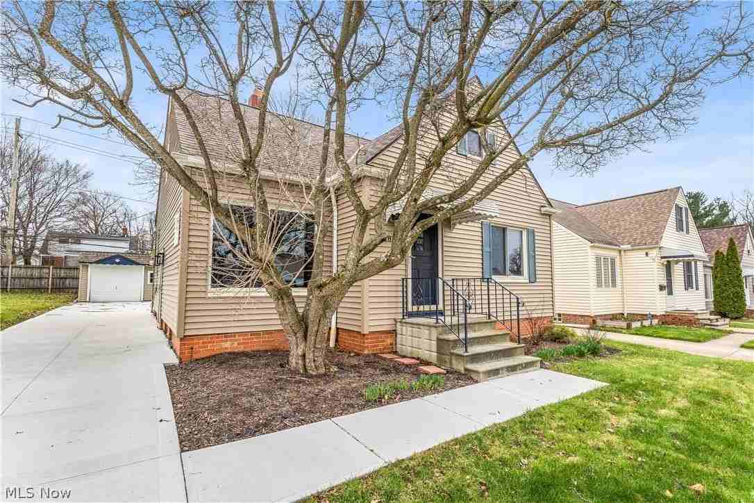 4186 Lambert Rd - Photo 3 of 32