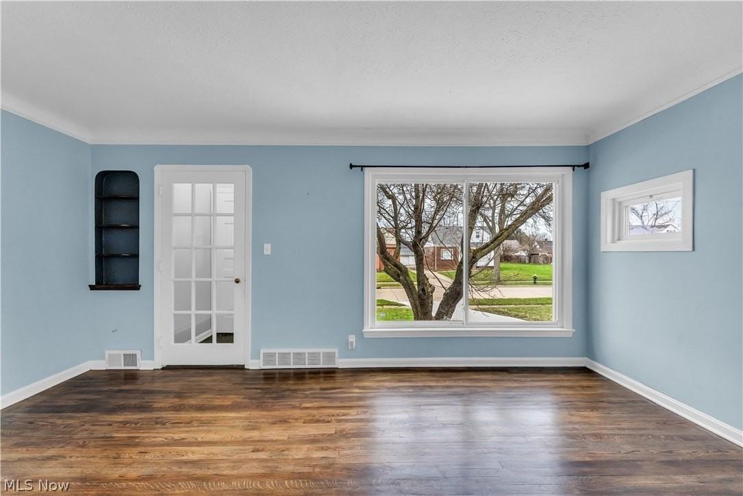 4186 Lambert Rd - Photo 4 of 32