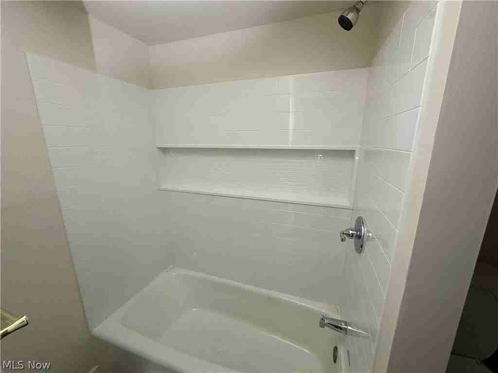 5885 Youngstown Hubbard Rd - Photo 4 of 8