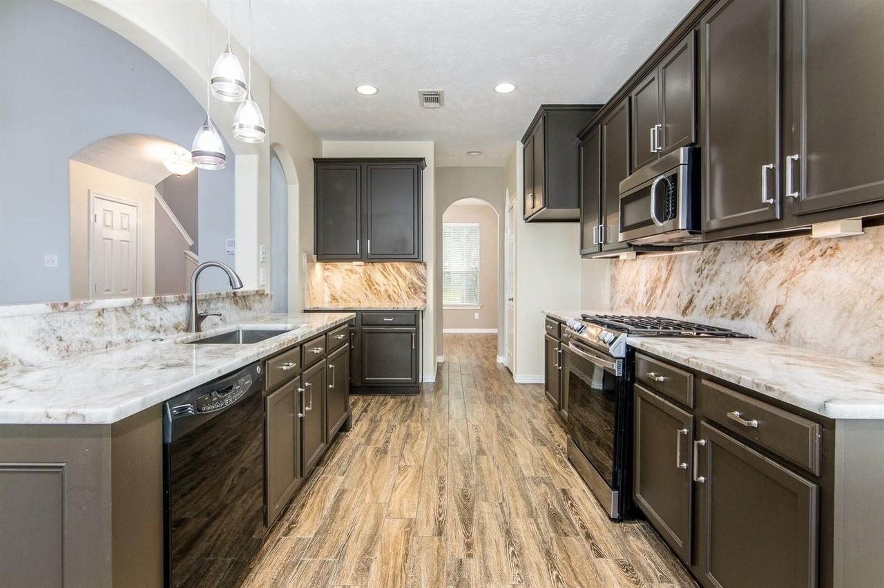 22015 Field Green Dr - Photo 2 of 30