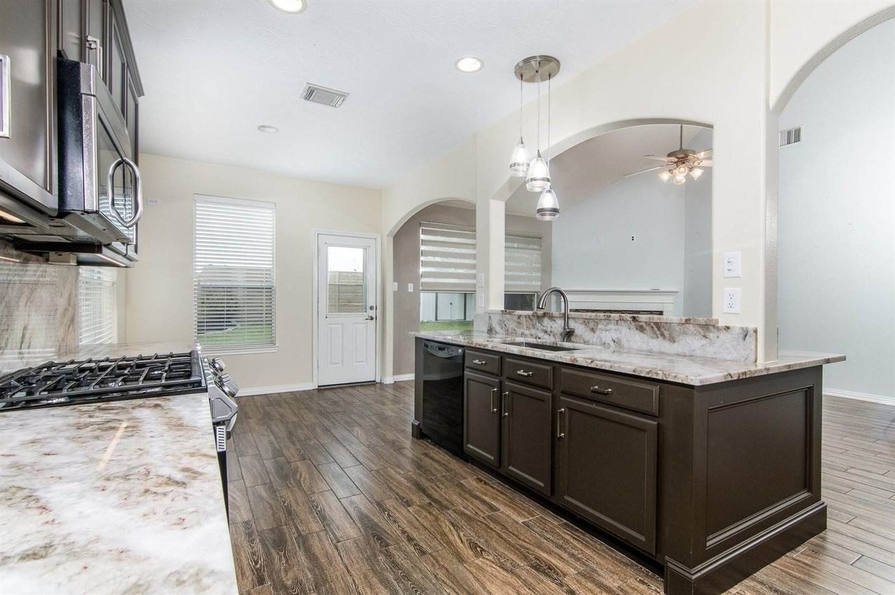 22015 Field Green Dr - Photo 3 of 30