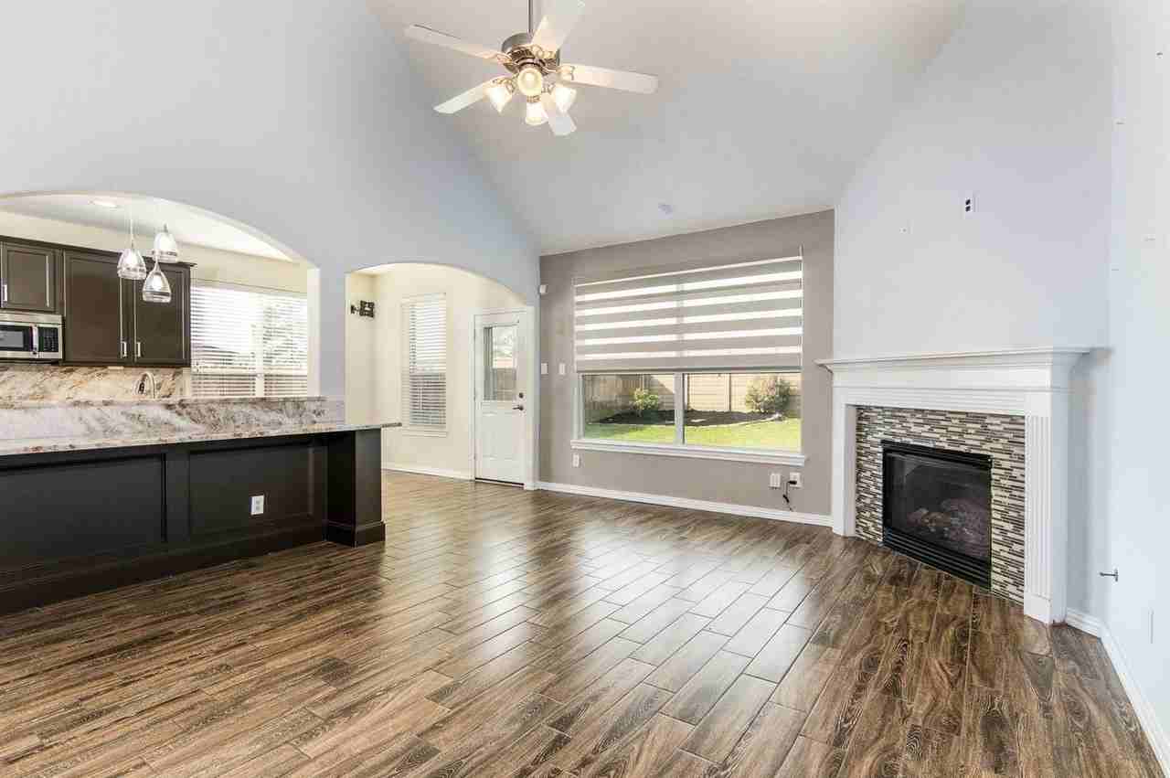 22015 Field Green Dr - Photo 4 of 30