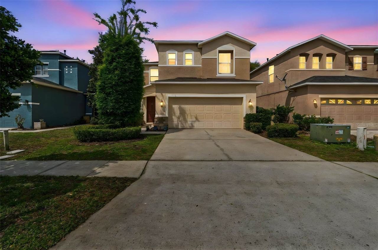 2401 Silvermoss Dr - Photo 2 of 50