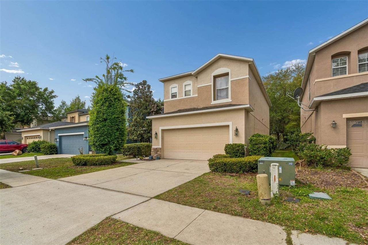 2401 Silvermoss Dr - Photo 3 of 50