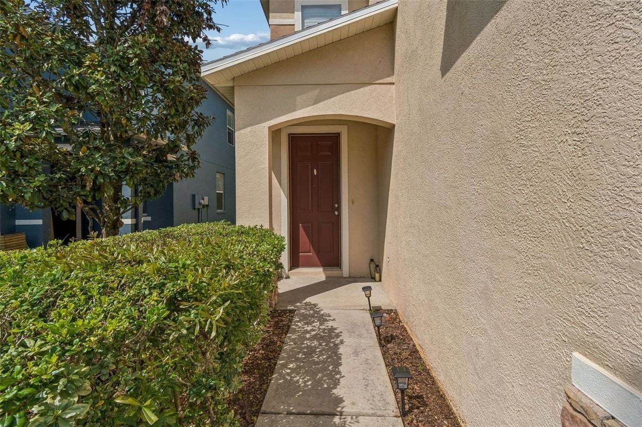 2401 Silvermoss Dr - Photo 4 of 50