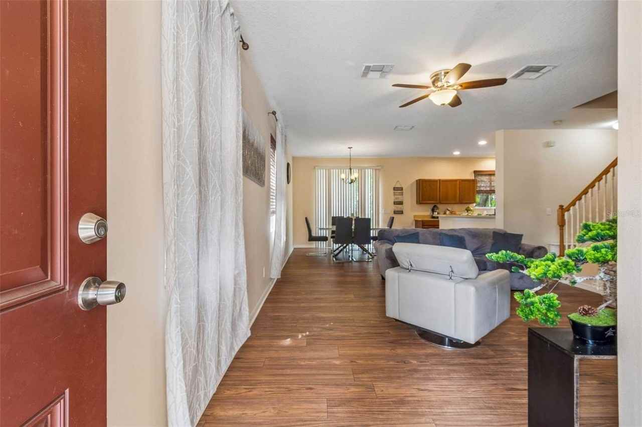 2401 Silvermoss Dr - Photo 5 of 50