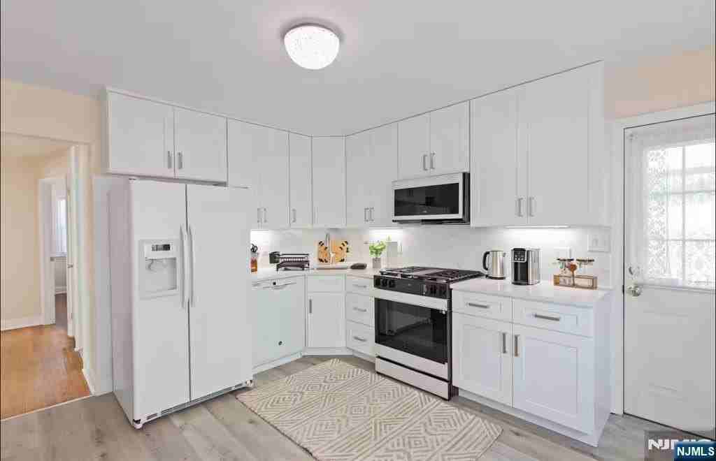 700 9th St - Photo 4 of 23