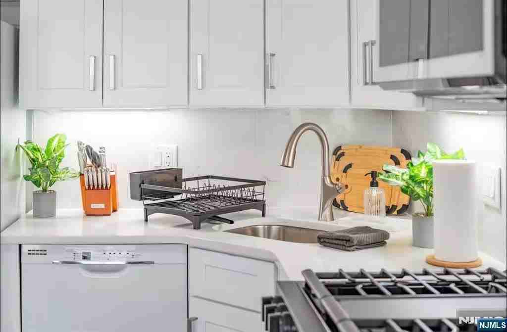 700 9th St - Photo 5 of 23