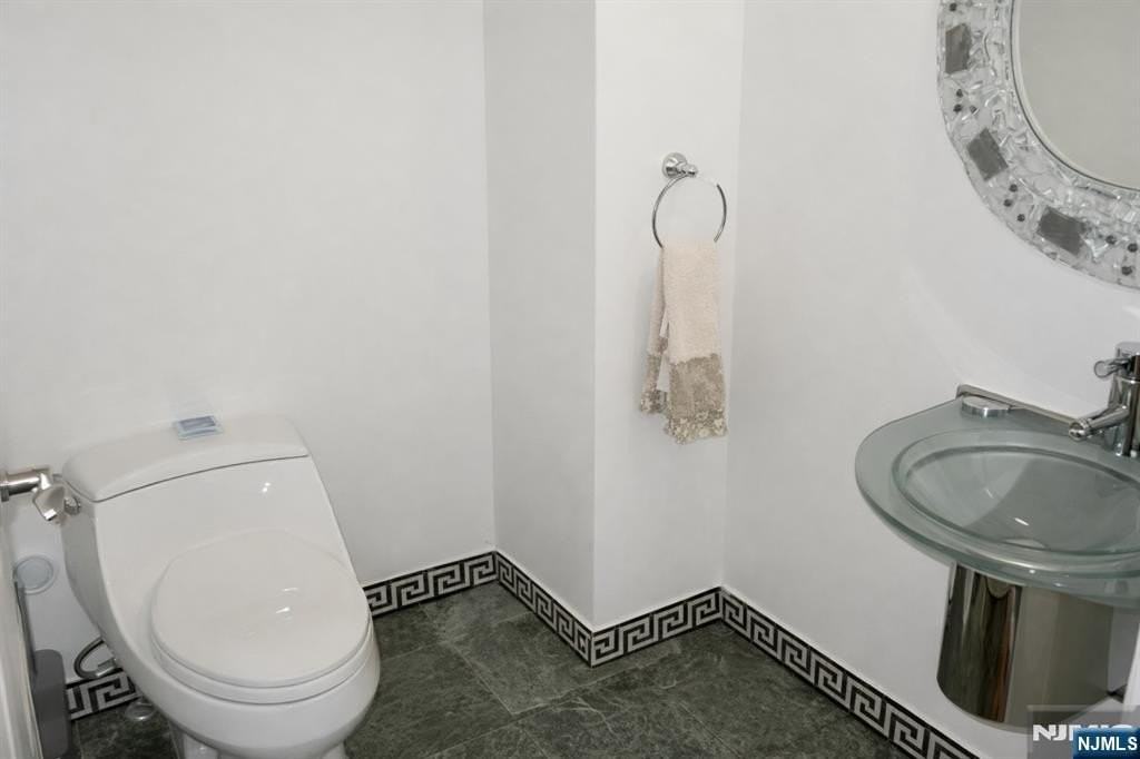 441 7th St - Photo 4 of 9