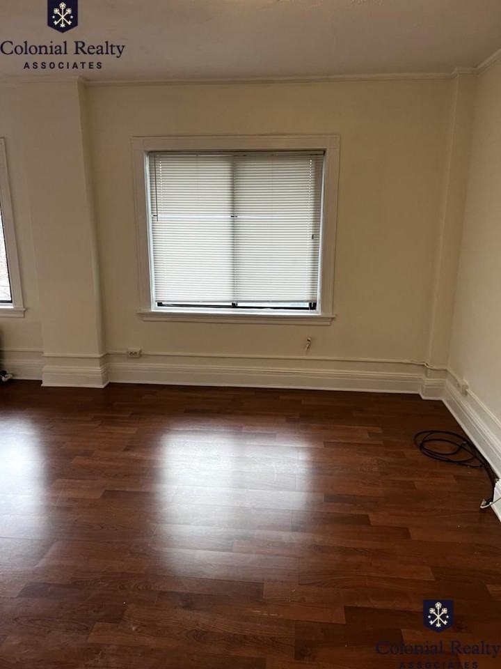 228 Walnut St - Photo 4 of 10