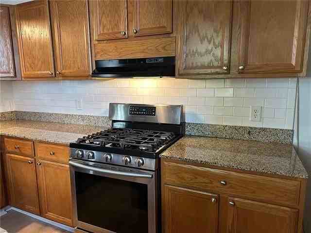 119 Avenue E - Photo 6 of 22