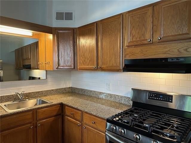 119 Avenue E - Photo 7 of 22