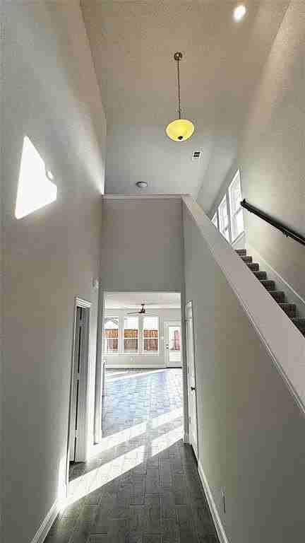 1204 Sydney Ln - Photo 2 of 15