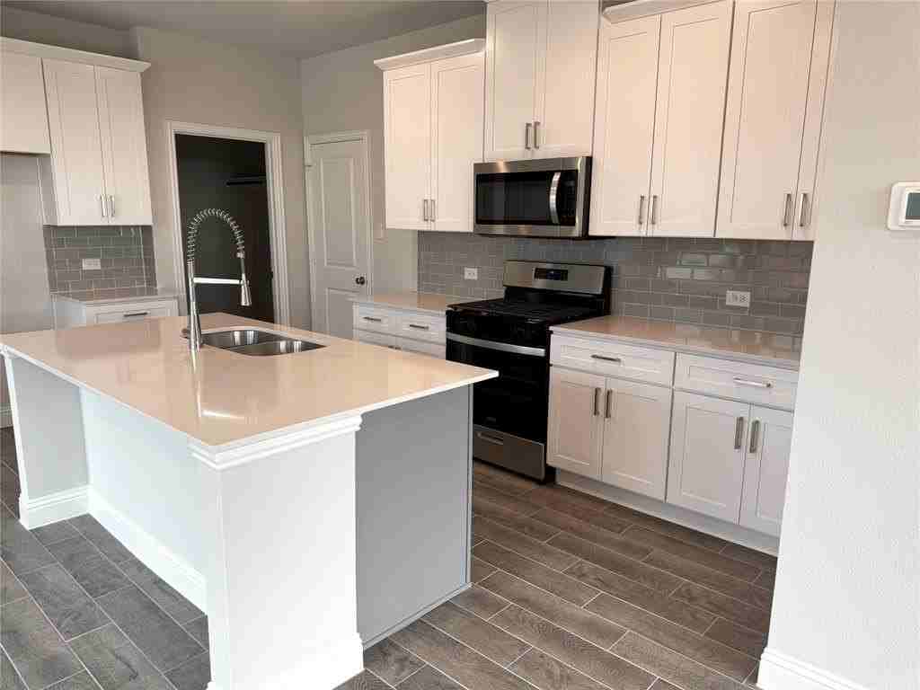 1204 Sydney Ln - Photo 6 of 15