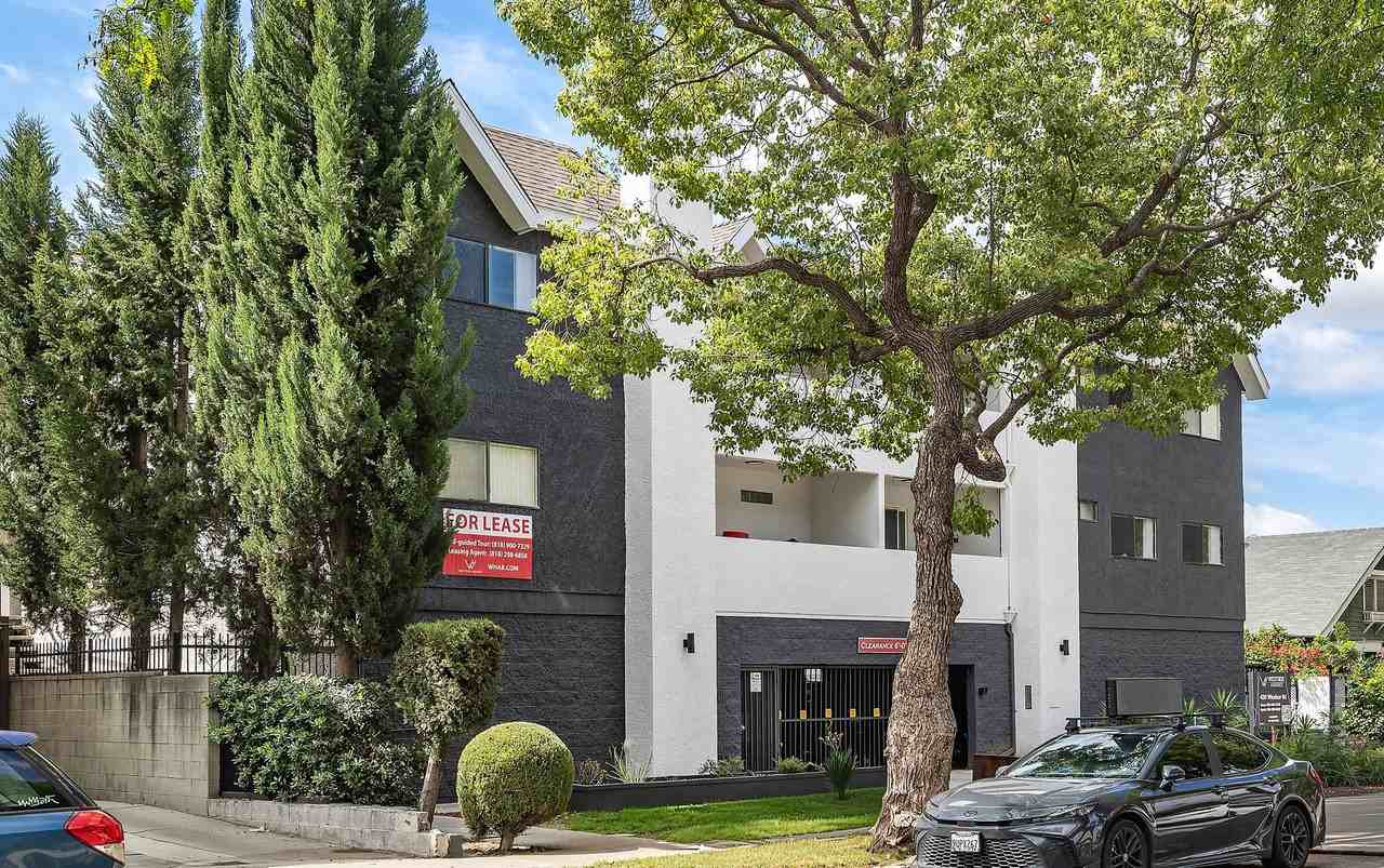 420 Windsor Rd - Photo 3 of 38