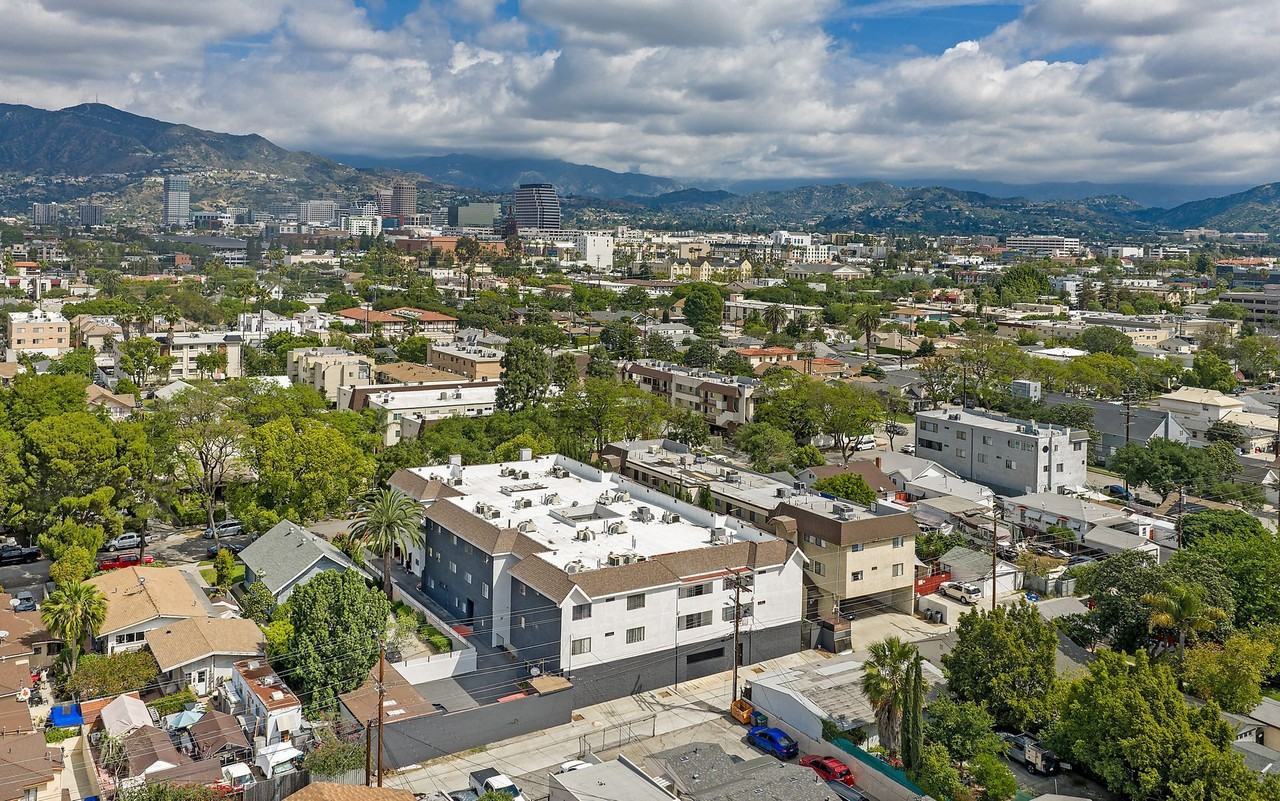 420 Windsor Rd - Photo 6 of 38