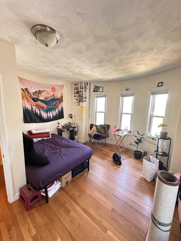 256 Harvard St - Photo 4 of 10