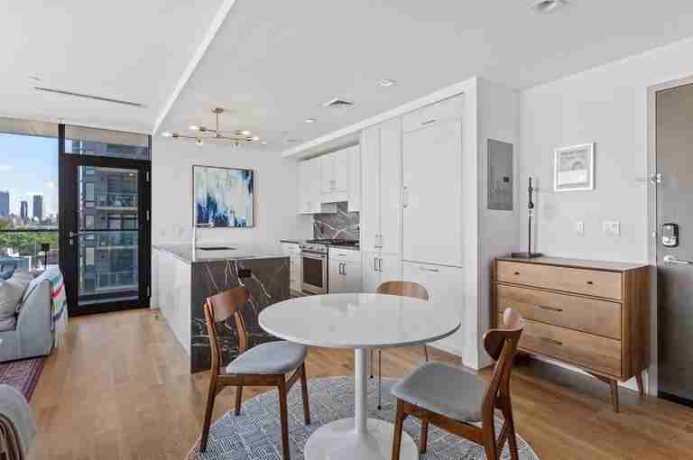 554 4th Ave - Photo 4 of 8