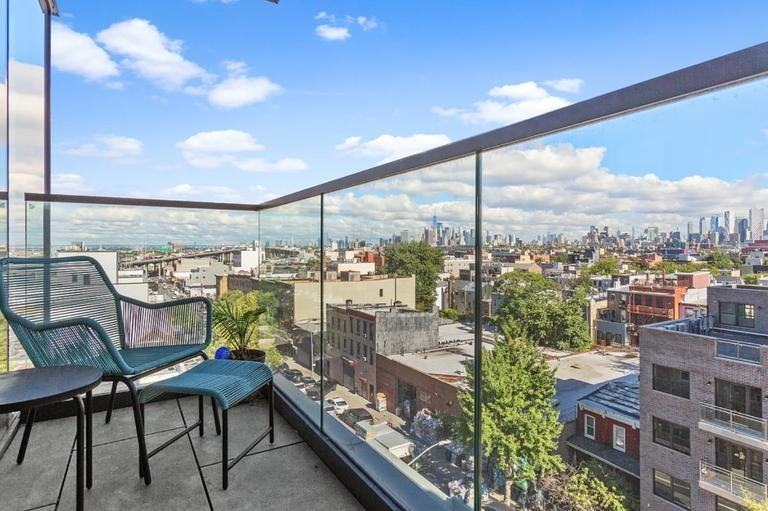 554 4th Ave - Photo 6 of 8