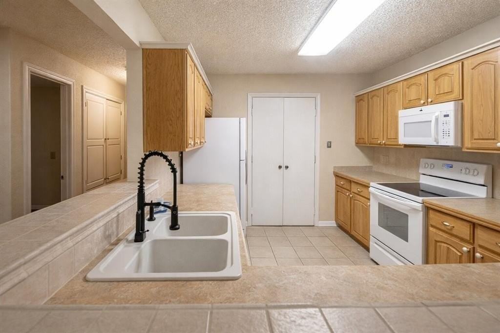 708 Crestview Dr - Photo 5 of 20