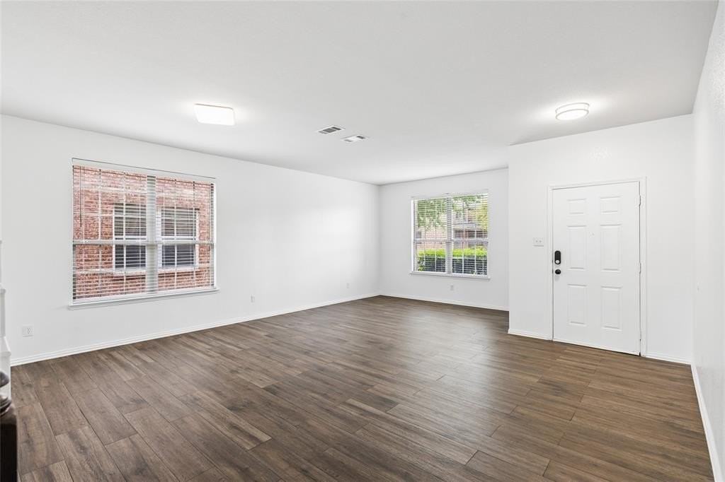 9009 Water Oak Dr - Photo 2 of 15