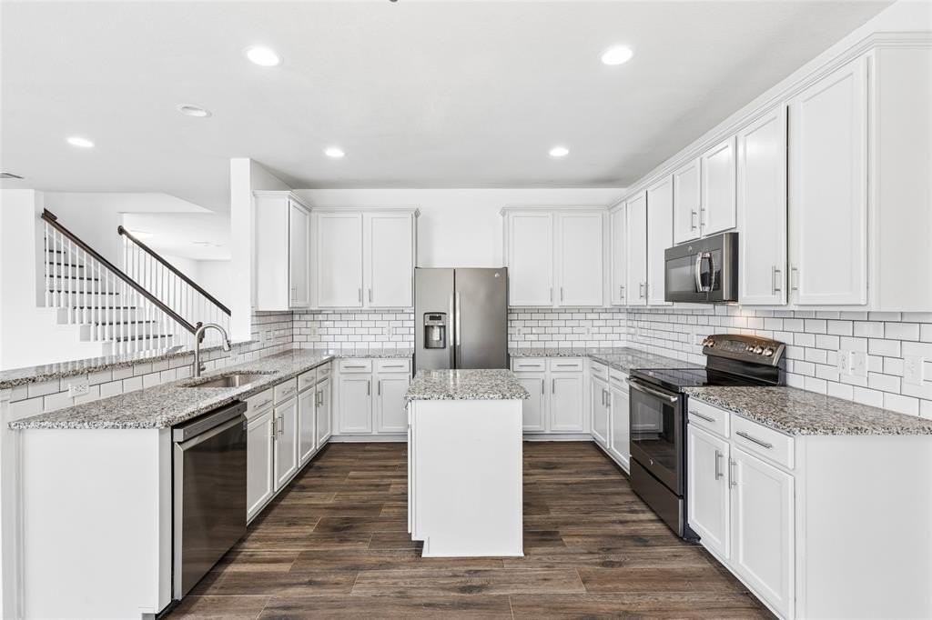 9009 Water Oak Dr - Photo 4 of 15